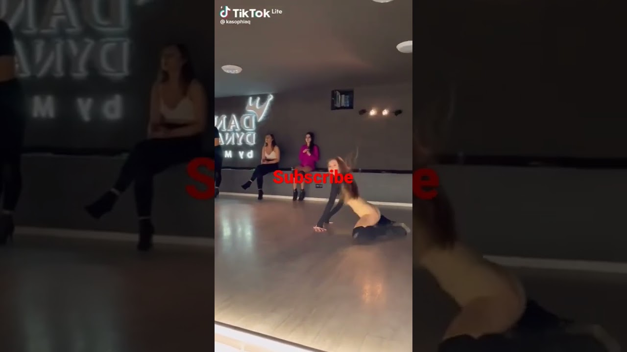 You won't believe naked Girl Dancing around 😉 friends 💔❣️#love #trending #skills122#unboxing