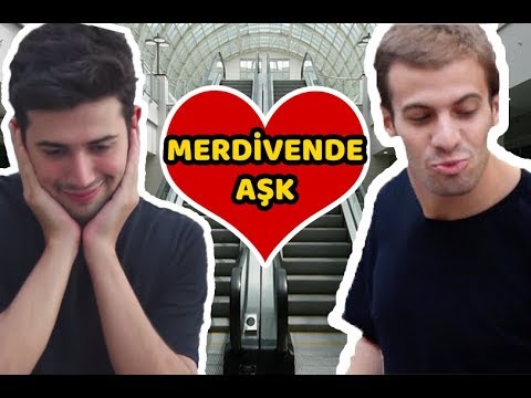 YÜRÜYEN MERDİVENDE AŞK ŞAKASI