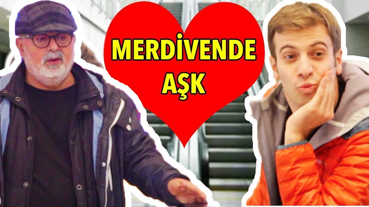 YÜRÜYEN MERDİVENDE ERKEKLERİN ELİNE DOKUNMA ŞAKASI