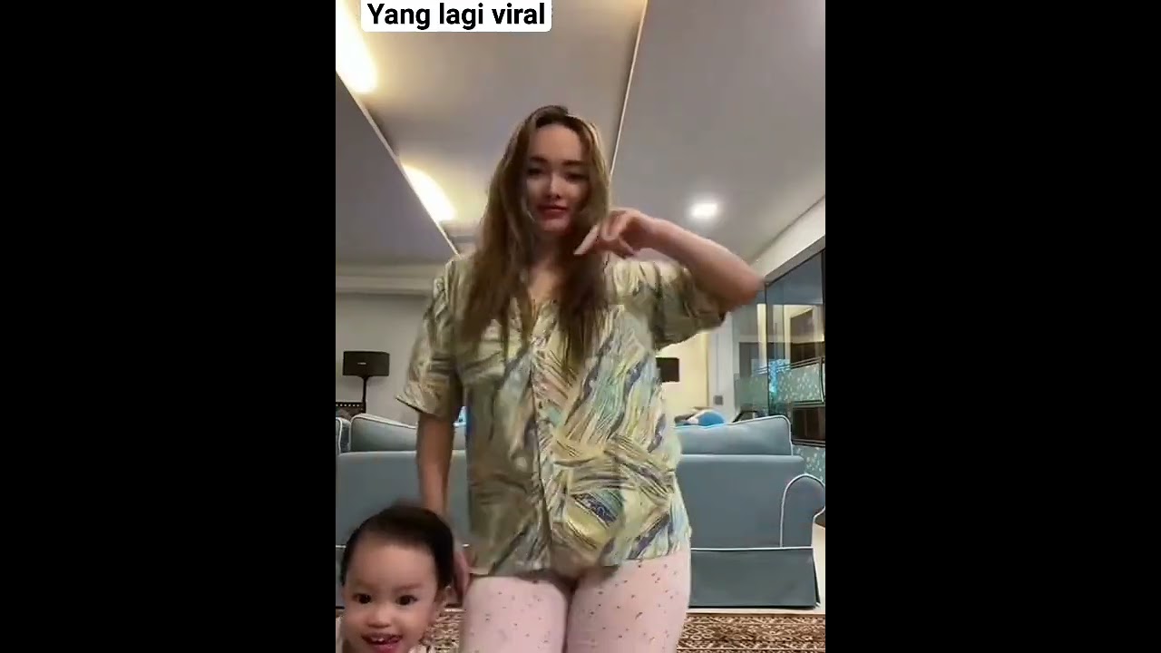 Zaskia Gotik Goyang Hot Viral
