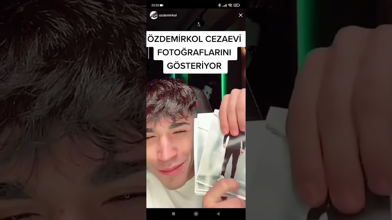 Özdemir cezaevi fotoğraflarını gösteriyor 🤯🤯