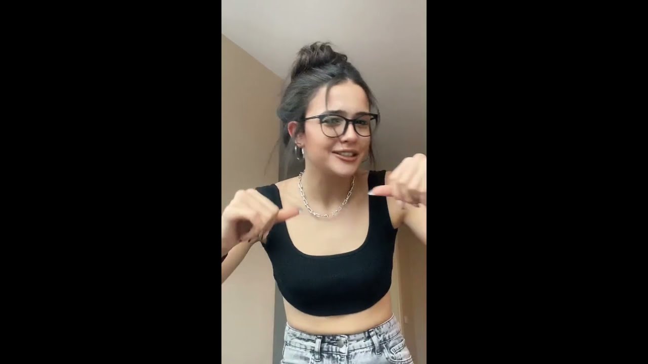 Özdinç Feride TikTok Video